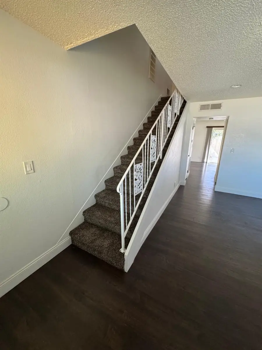 3725 E Hampton Way, Fresno, CA 93726 - Image #3