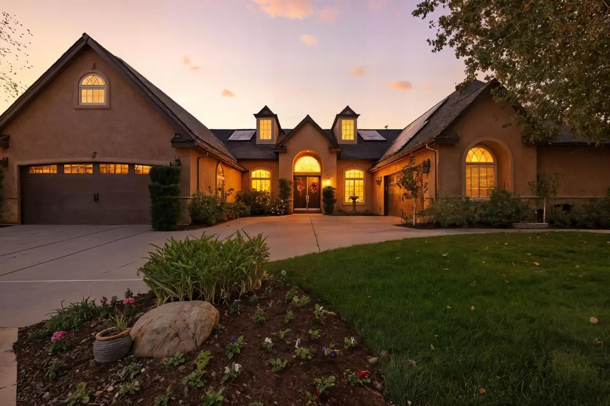 170 W Pioneer Way, Hanford, CA 93230 - Image #1