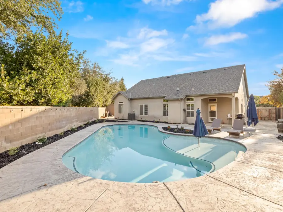 1687 N Karen Avenue, Clovis, CA 93619 - Image #2