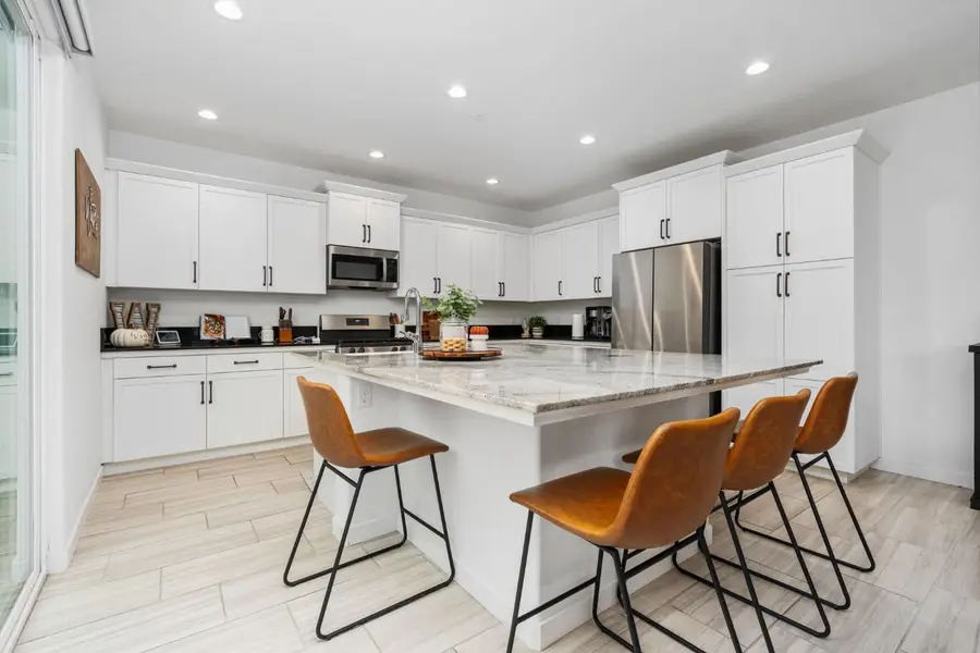 724 Arrowhead Drive, Madera, CA 93636 - Image #2