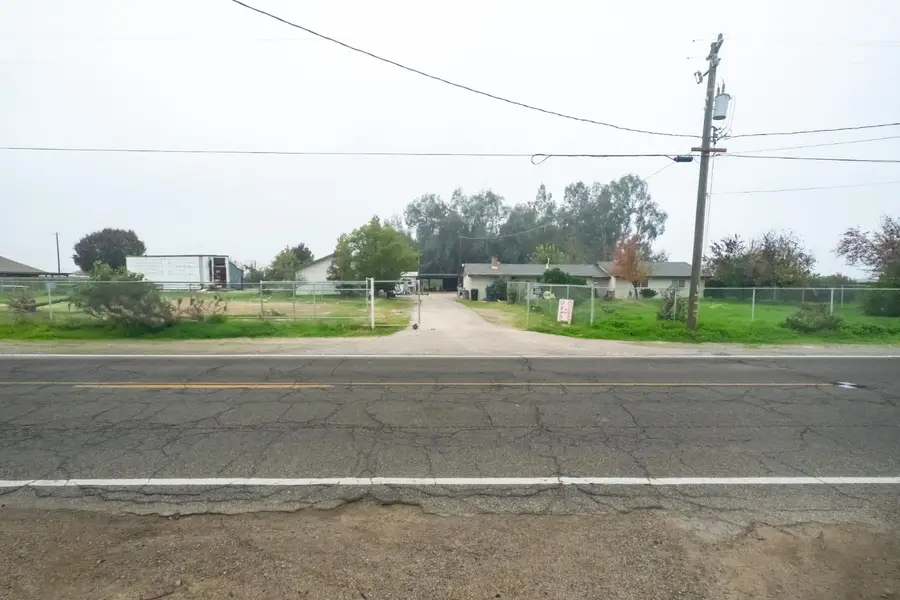 6401 S Chestnut Avenue, Fresno, CA 93725 - Image #2