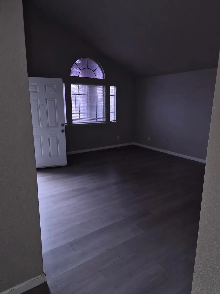 5660 W Tenaya Avenue, Fresno, CA 93722 - Image #2