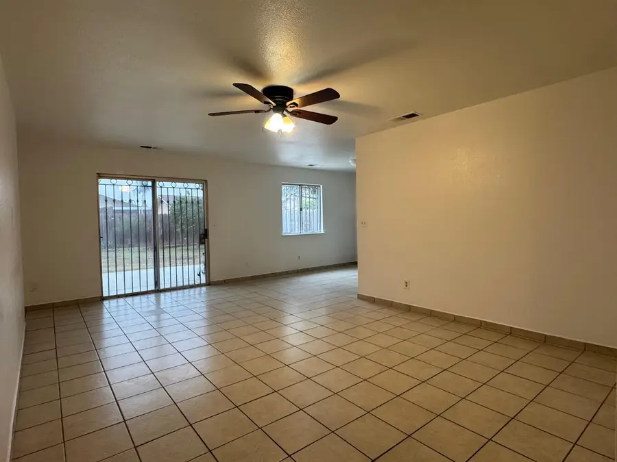 872 Mulberry Lane, Parlier, CA 93648 - Image #3