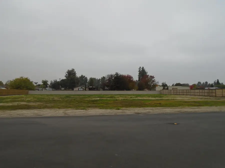 13883 Francisco Drive, Hanford, CA 93230 - Image #2