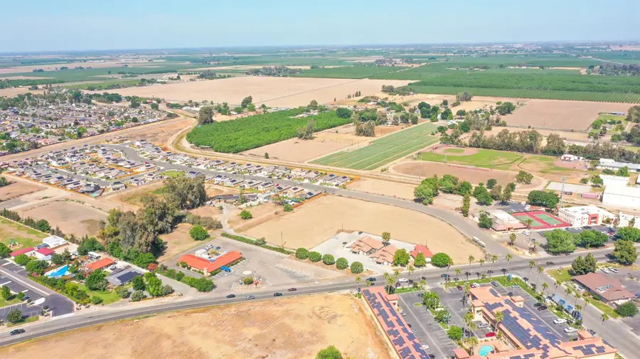 836 E D Street, Lemoore, CA 93245 - #2