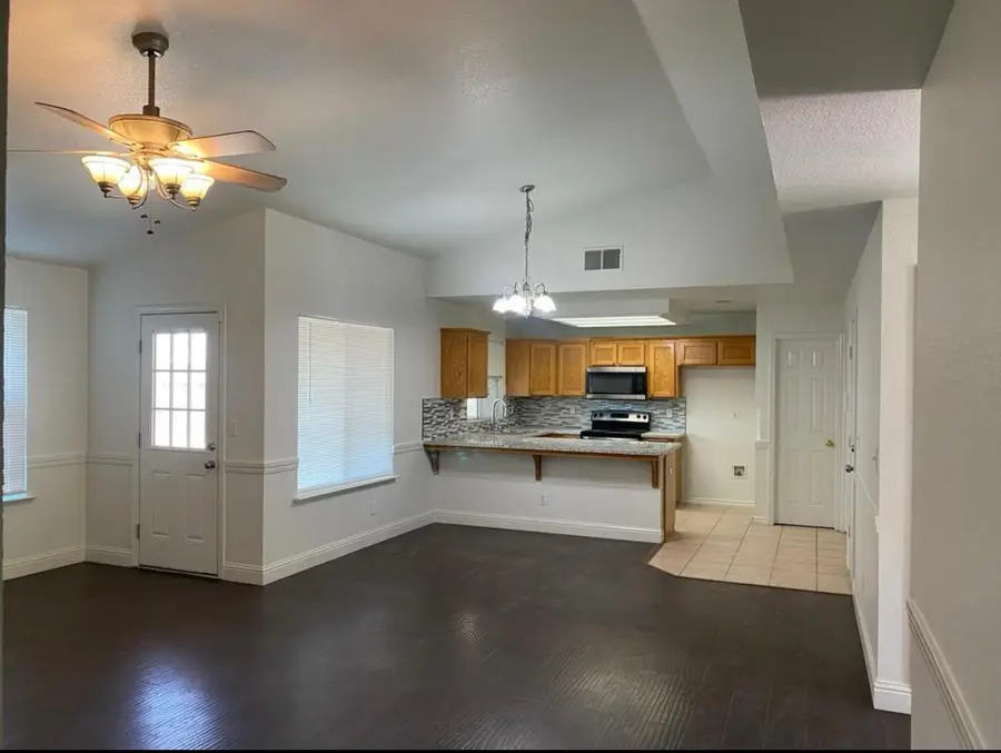 5323 W Garland Avenue, Fresno, CA 93722 - Image #2