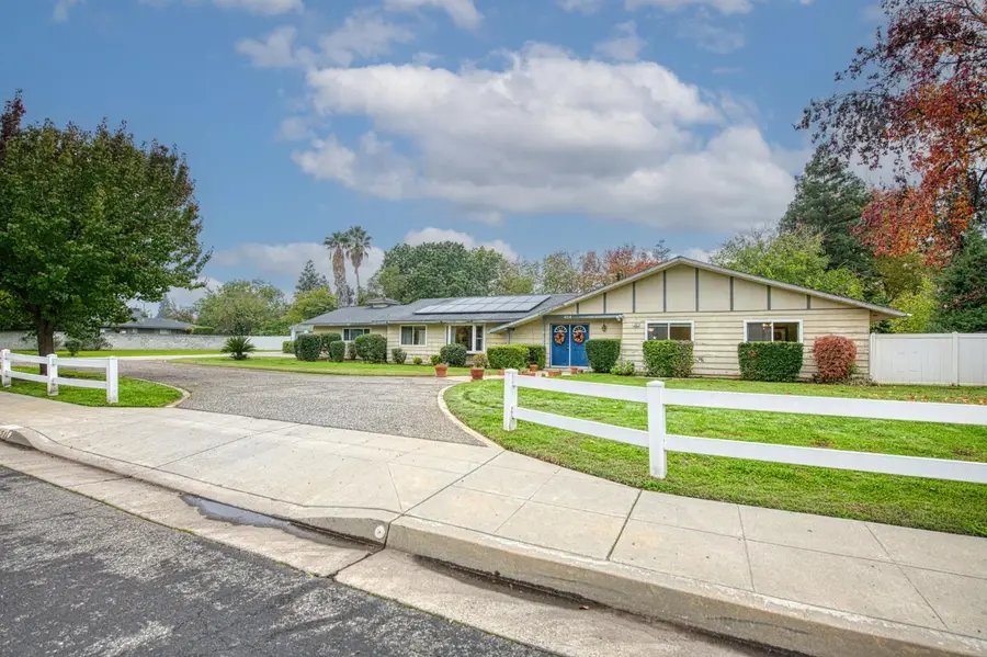 424 Temperance Avenue, Clovis, CA 93611 - Image #2