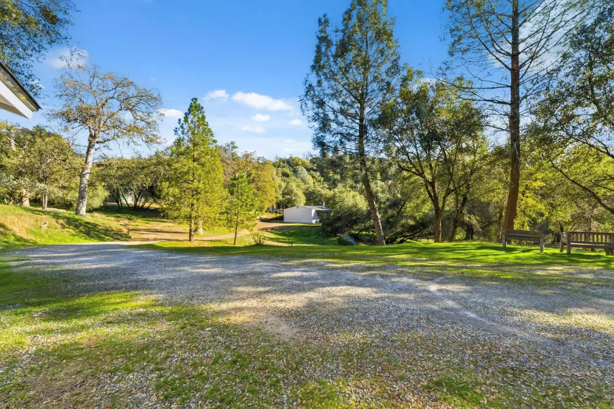 40089 John West Road, Oakhurst, CA 93644 - Image #1