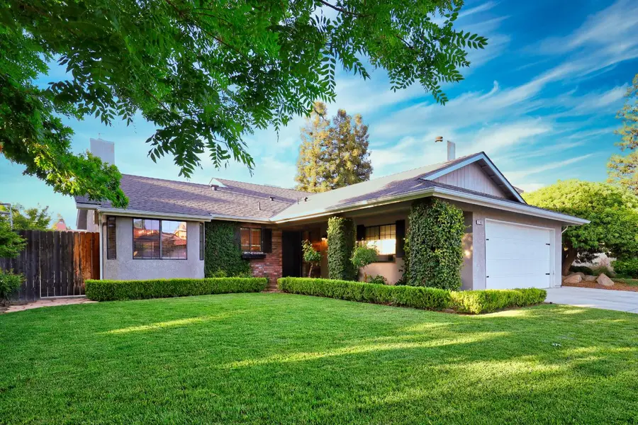 2102 E Shea Drive, Fresno, CA 93720 - Image #2