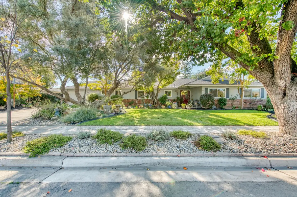 3059 W Dovewood Lane W, Fresno, CA 93711 - Image #1