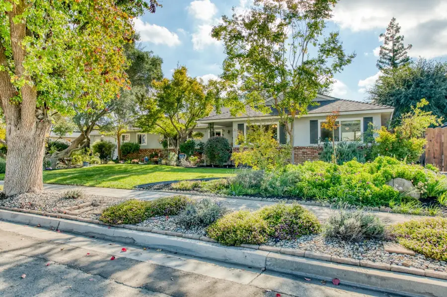 3059 W Dovewood Lane W, Fresno, CA 93711 - Image #2