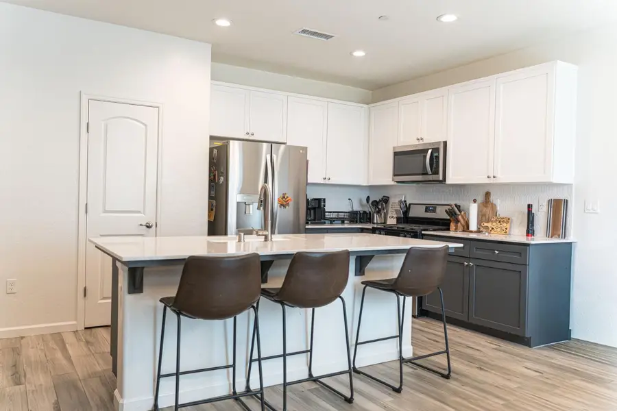 1303 22nd Avenue, Kingsburg, CA 93631 - Image #2