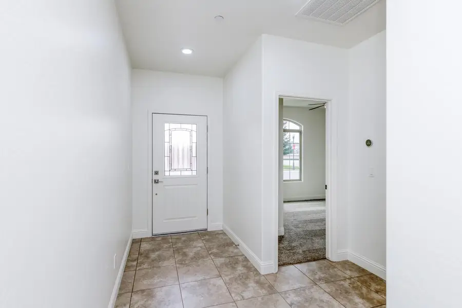 6808 W Lucas Drive, Fresno, CA 93722 - Image #3