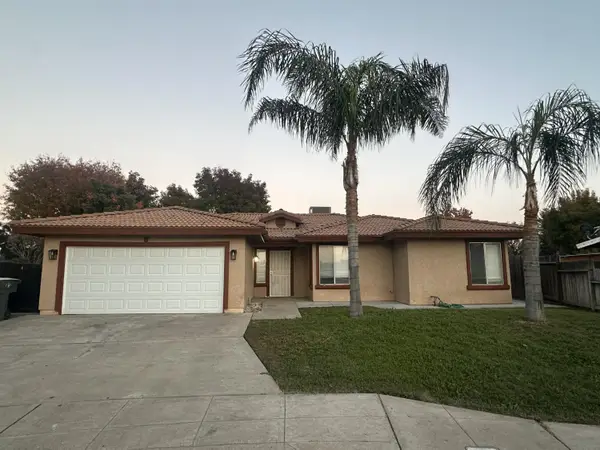 555 W Ashcroft Avenue, Clovis, CA 93612
