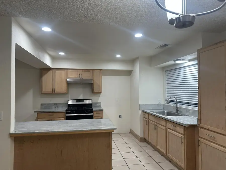 555 W Ashcroft Avenue, Clovis, CA 93612 - Image #3