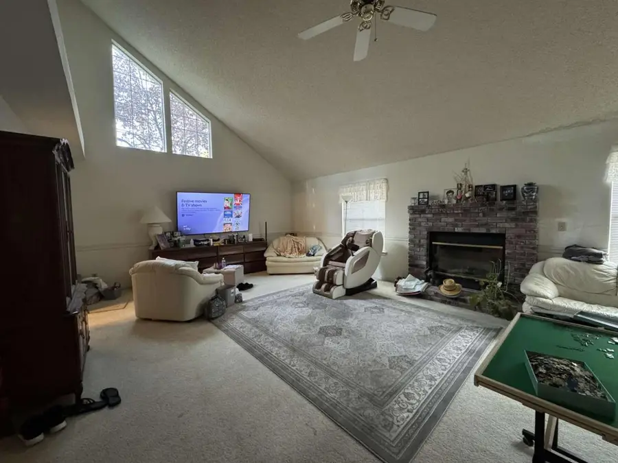 2090 E Pryor Drive, Fresno, CA 93720 - Image #3