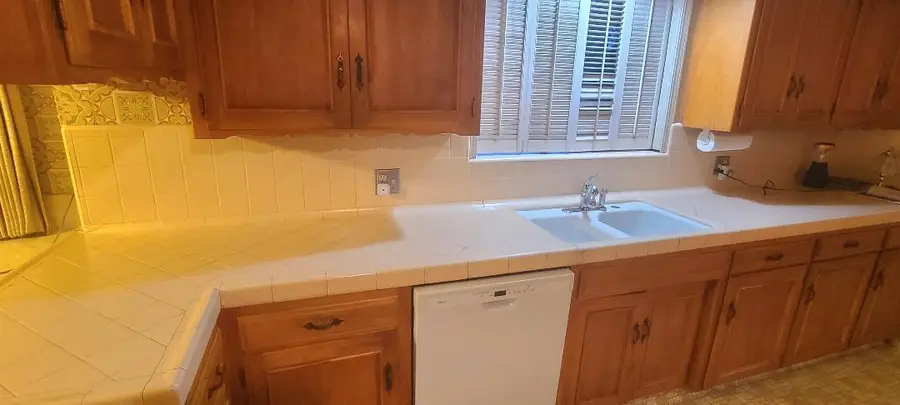 5877 E Dwight Way, Fresno, CA 93727 - Image #3