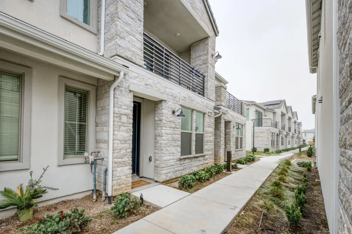 484 W Balsam Lane, Clovis, CA 93611 - Image #1