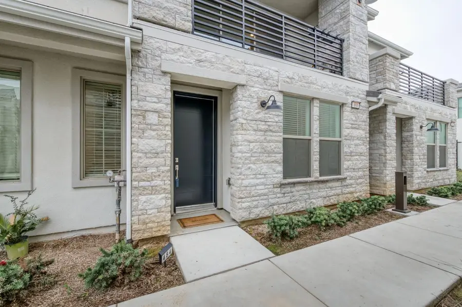 484 W Balsam Lane, Clovis, CA 93611 - Image #3