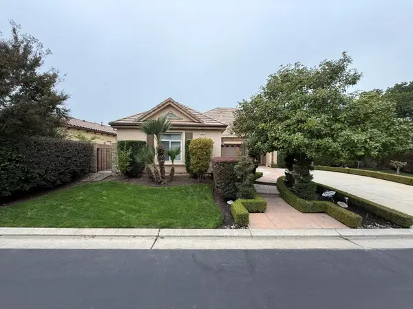 10637 N Lochmoor Lane, Fresno, CA 93730