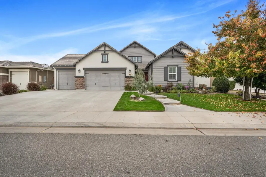 3063 Robinwood Avenue, Clovis, CA 93619 - Image #2