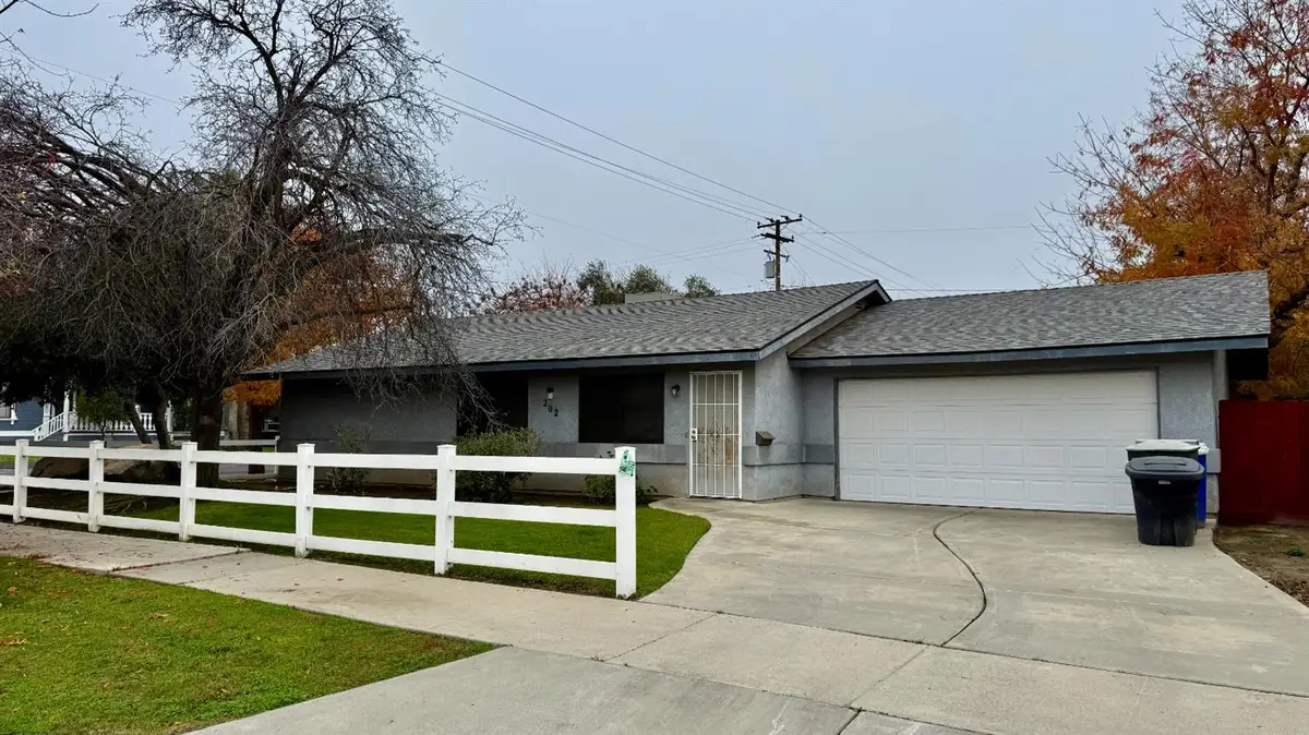 202 N 10th Street, Hanford, CA 93230 - Image #1