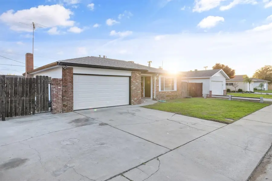 552 W Rialto Avenue, Clovis, CA 93612 - Image #2