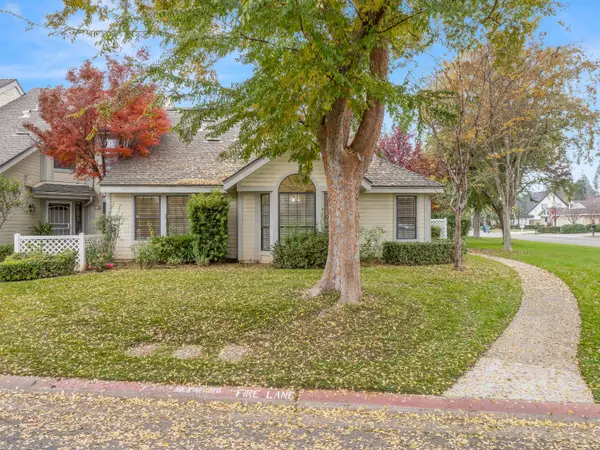 917 E Foxhill Drive, Fresno, CA 93720