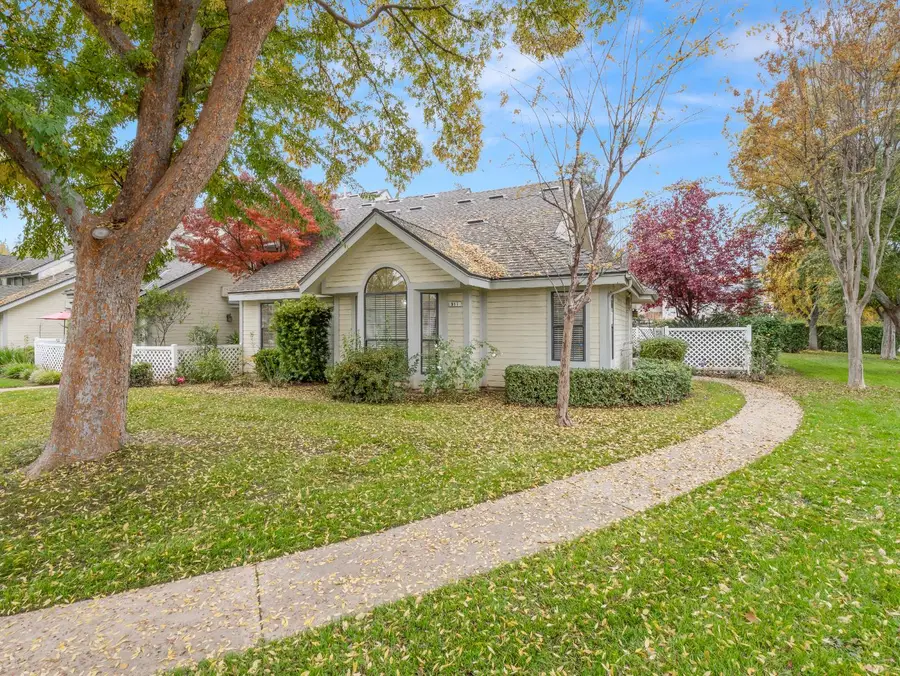 917 E Foxhill Drive, Fresno, CA 93720 - Image #2