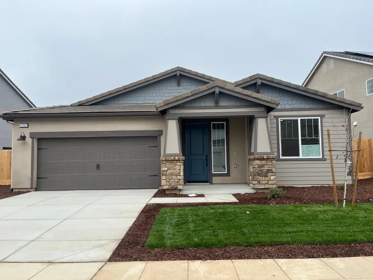 1252 Catherdral Court S, Madera, CA 93636 - Image #1