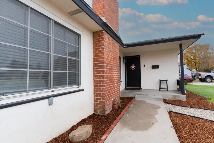 4860 E Amherst Avenue, Fresno, CA 93703 - Image #2