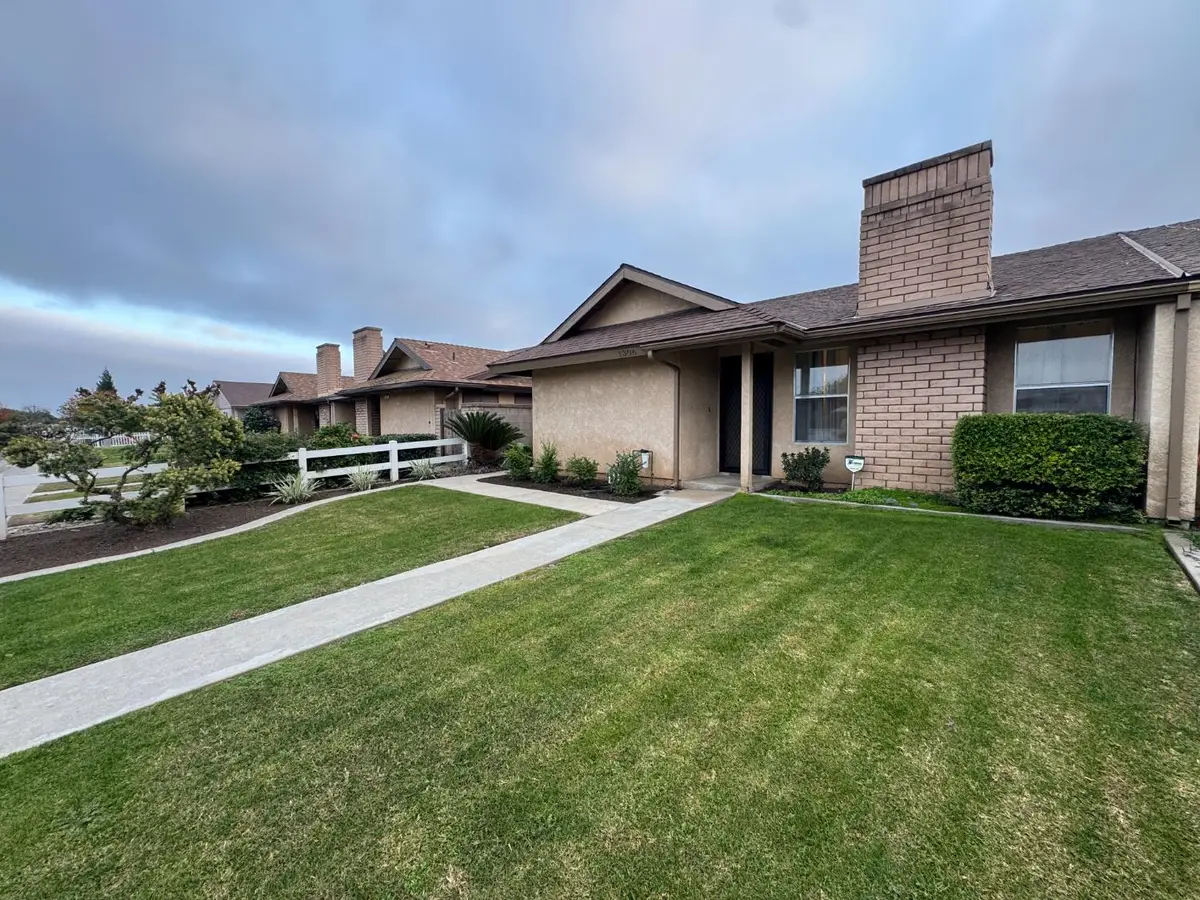 1306 E North Way, Dinuba, CA 93618 - Image #1