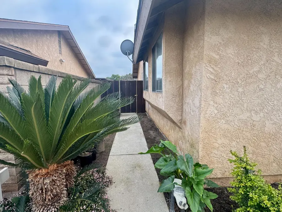 1306 E North Way, Dinuba, CA 93618 - Image #3