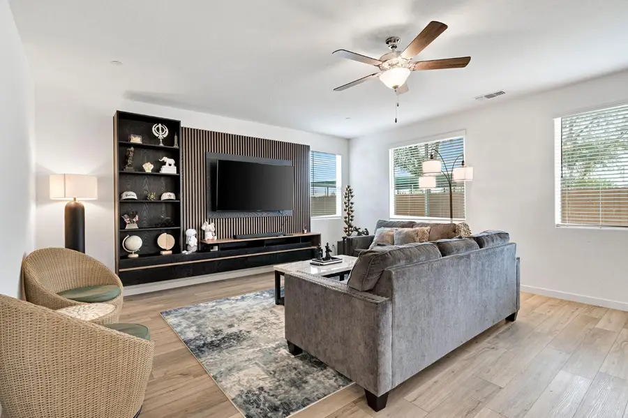 2481 N Pearwood Avenue, Fresno, CA 93727 - Image #3