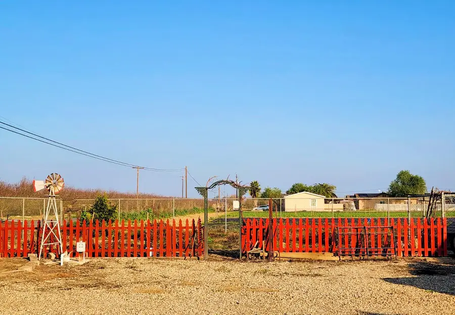 3723 W Central Avenue W, Fresno, CA 93706 - #3