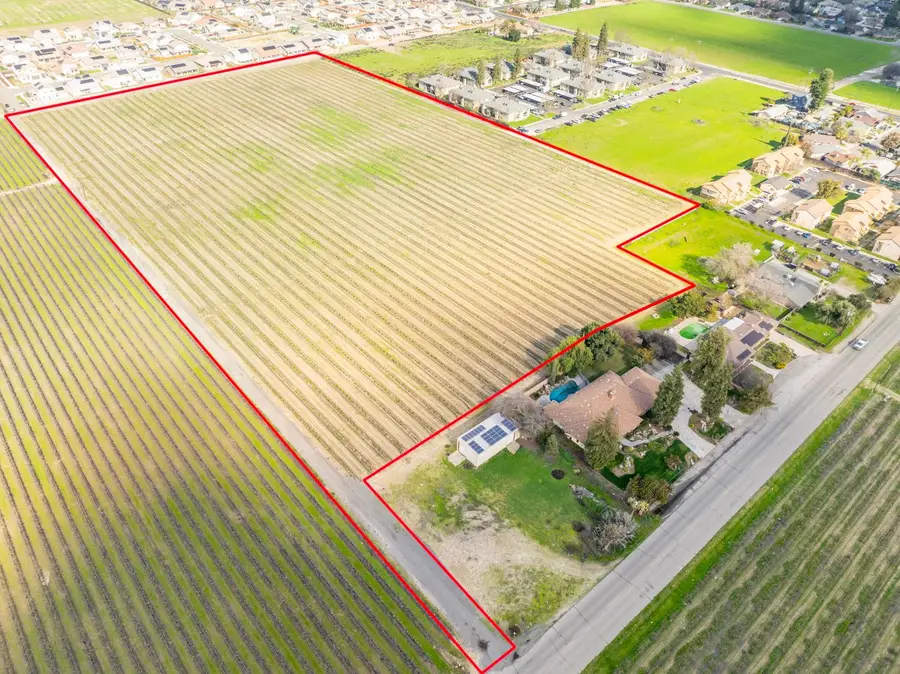 12812 E Stroud Avenue, Kingsburg, CA 93631 - Image #2