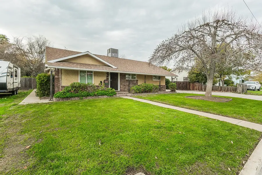 422 N Pine Street, Madera, CA 93637 - Image #2