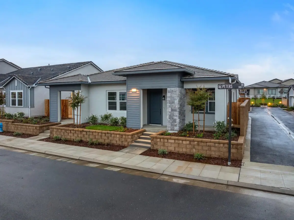 331 Peters Lane S, Madera, CA 93636 - Image #1