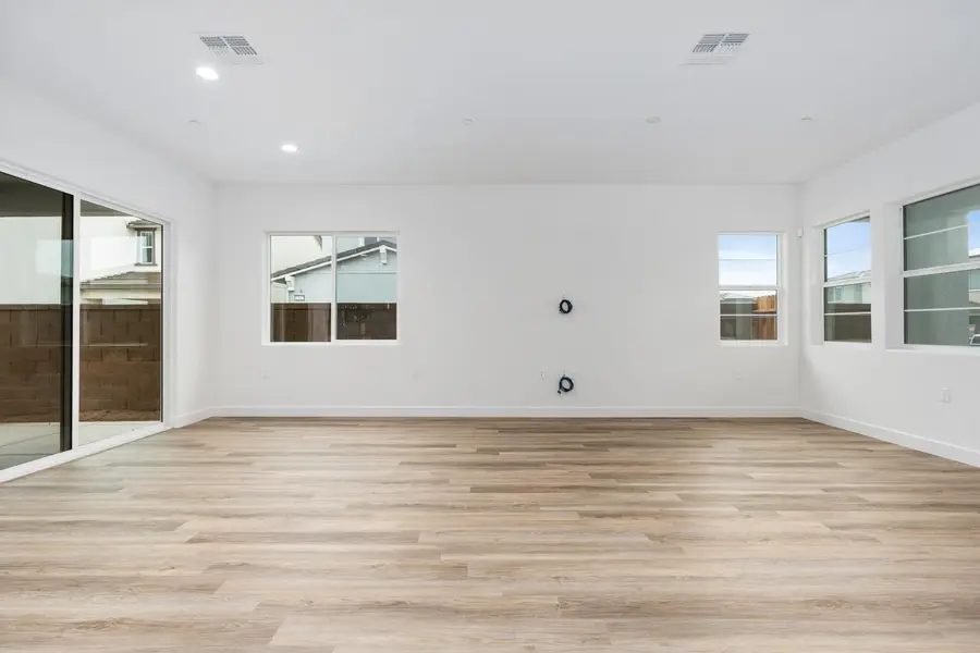 331 Peters Lane S, Madera, CA 93636 - Image #3