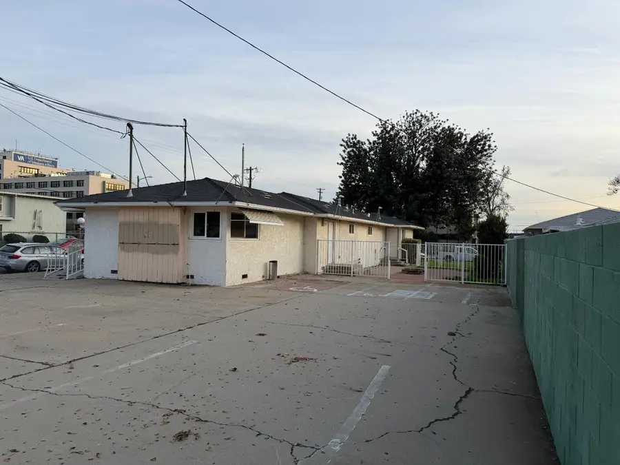 2611 N Fresno Street, Fresno, CA 93703 - Image #2
