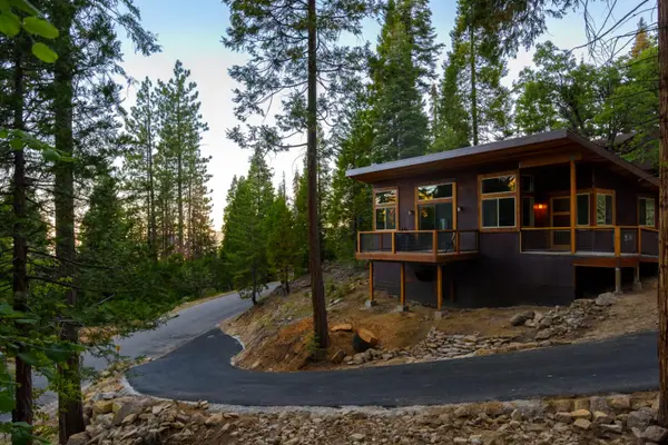 7436 Yosemite Park Way, Yosemite West, CA 95389