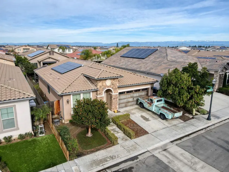 6180 E Providence Avenue, Fresno, CA 93727 - Image #2