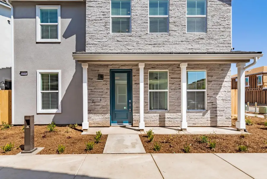 10949 N Honeysuckle Drive, Fresno, CA 93730 - Image #2