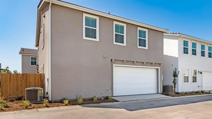 10949 N Honeysuckle Drive, Fresno, CA 93730 - Image #3