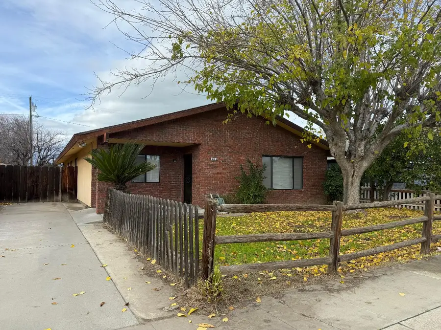 256 W Durian Avenue, Coalinga, CA 93210 - Image #2