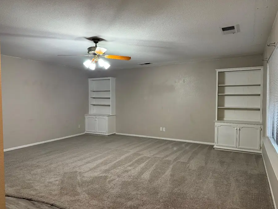 256 W Durian Avenue, Coalinga, CA 93210 - Image #3