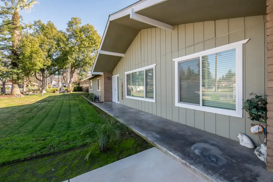1125 W Sierra Avenue, Fresno, CA 93711 - #3
