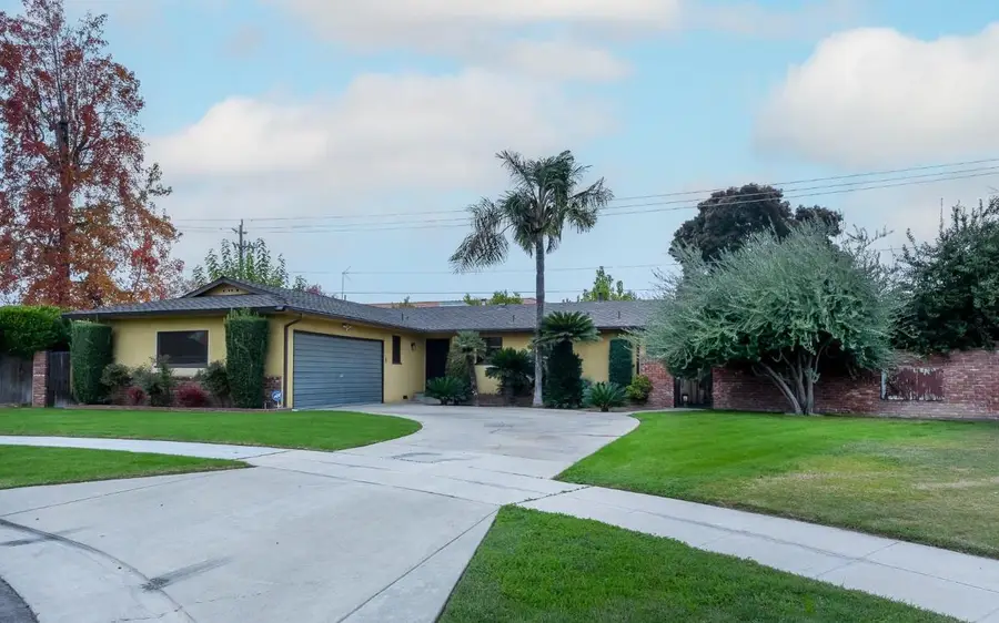 2349 E Pontiac Way, Fresno, CA 93726 - Image #2