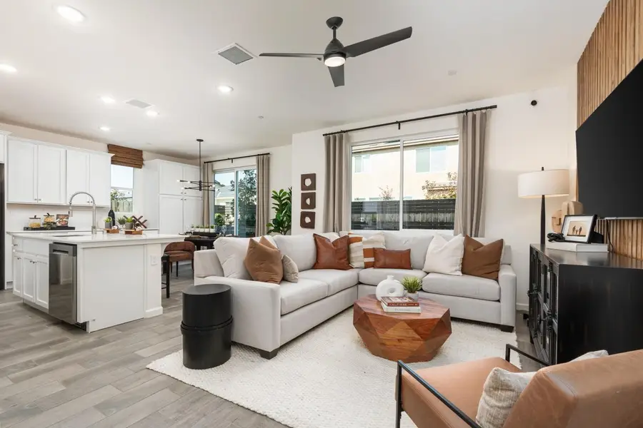 6596 E Cresthaven Drive, Fresno, CA 93727 - Image #3