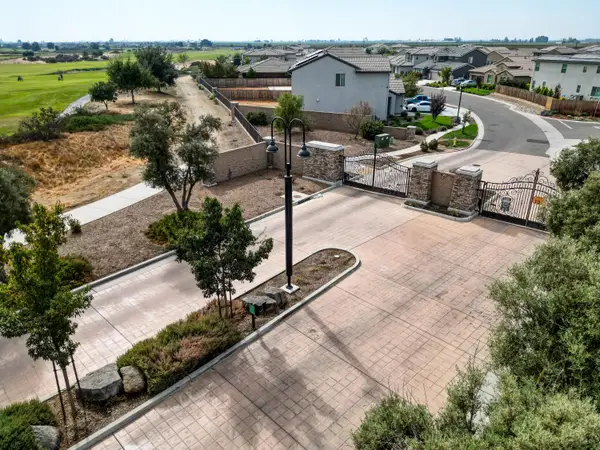 1267 Gold King Place Circle, Dinuba, CA 93618